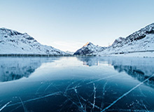 jiuyou入口-理性追星！奥纳纳推开想与他合影的球迷，但被另一人丢水瓶