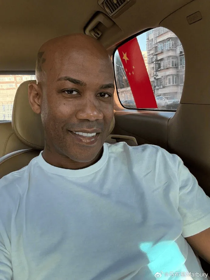 九游平台-马布里社媒晒自拍照：回到中国的家，真是一件幸事