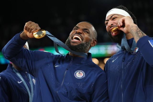 九游官网-詹眉出色表现倒逼管理层，湖人要浪费夺冠窗口吗？